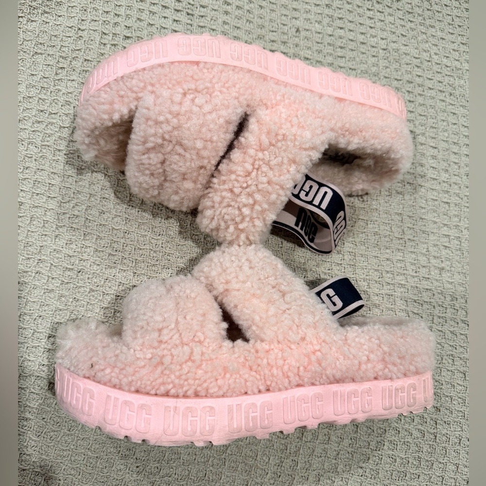 UGG Soft Oh Fluffita platform slippers in pink - Women's size 8